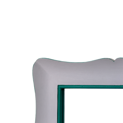 Shaped Mirror "A GUANTIERA" (White and Emerald Green)