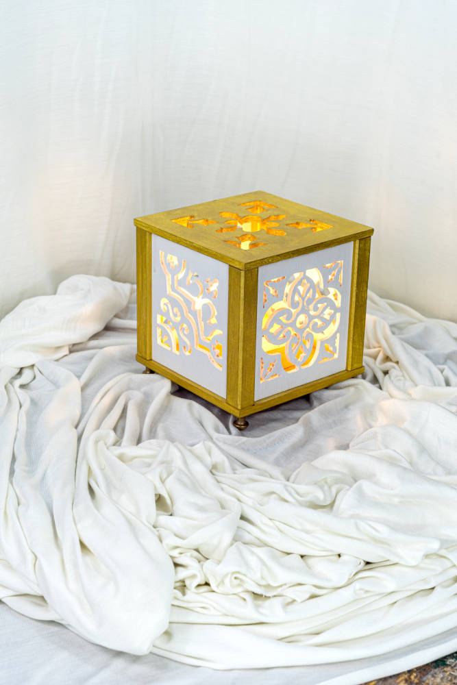 "MORESCA" Lamp (White and Gold)